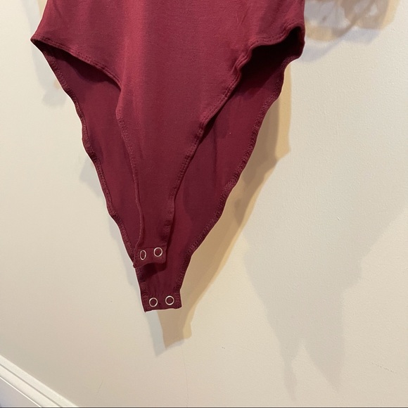 F21// NWOT puffy sleeve body suit maroon - Picture 3 of 4